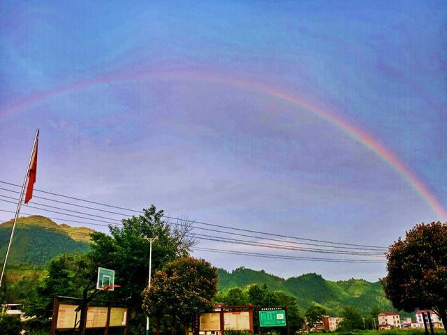 彩虹  乡村 深冲