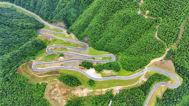  四好农村路  乡村振兴 农民致富  交通出行 盘山公路