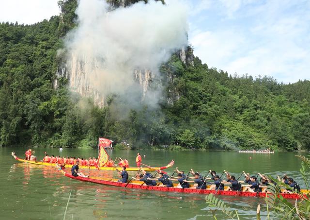   传承龙舟文化   促进民族团结