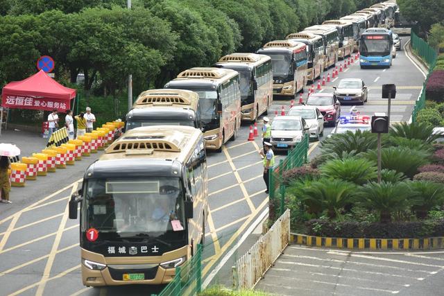 中考 考生  中学生  考试  护航  