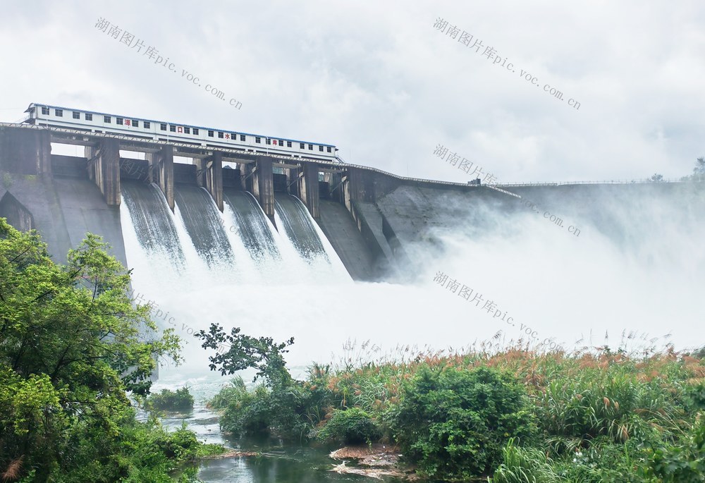  开闸泄洪   安全度汛