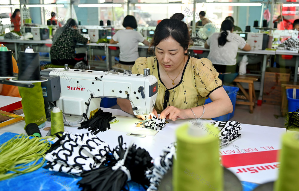 妇女 就业 妈妈岗 就业渠道 家门口 创收 育儿妇女 劳动 企业 制衣 订单产品