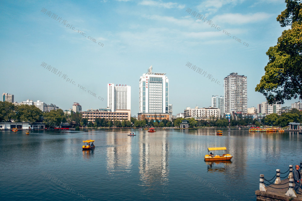 株洲 神龙公园 神龙湖 旅游 景点 休闲  湖水 倒影 泛舟 天空 春天 