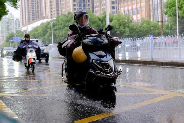 暴雨