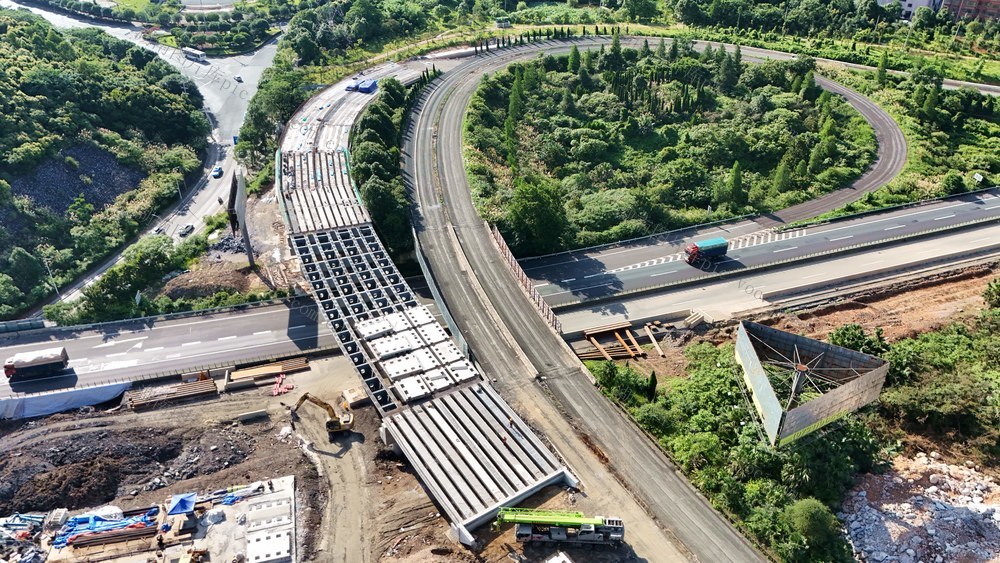 交通建设  高速公路  桥梁  项目建设 高温