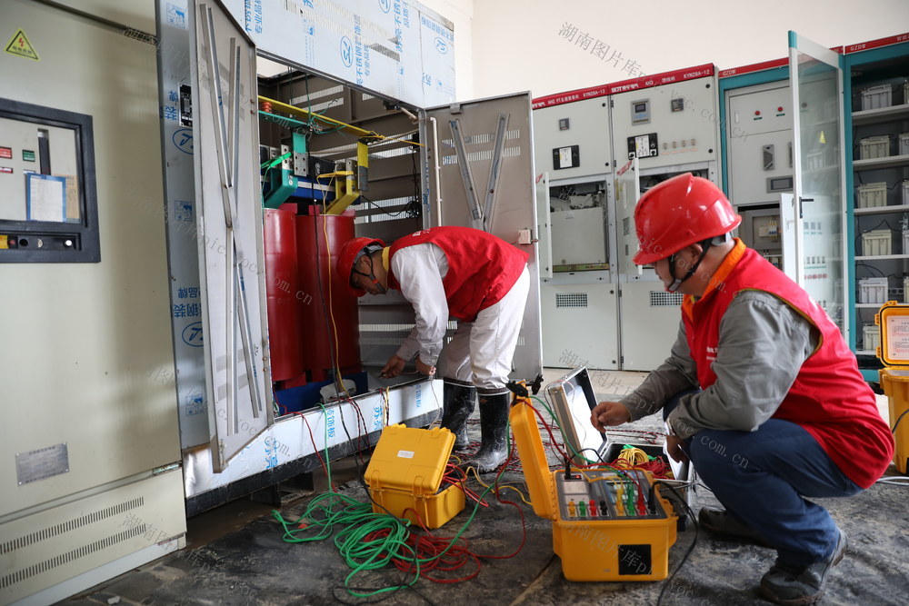 抢修  水厂  被淹设备