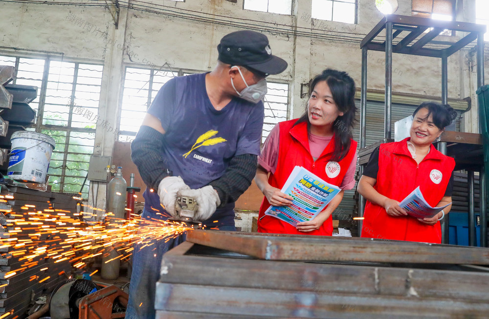 防诈骗  宣传  车间  志愿者