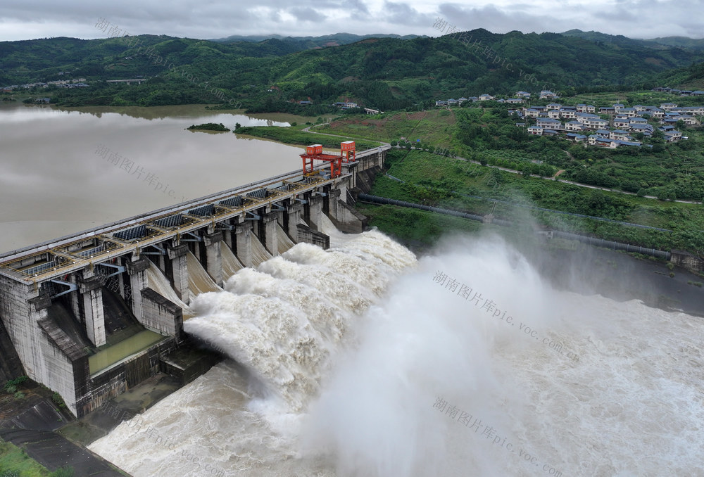 科学调度 实施泄洪