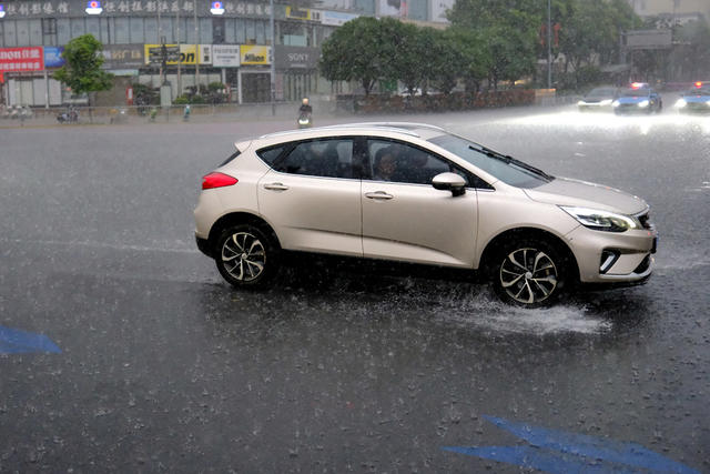 暴雨来袭
