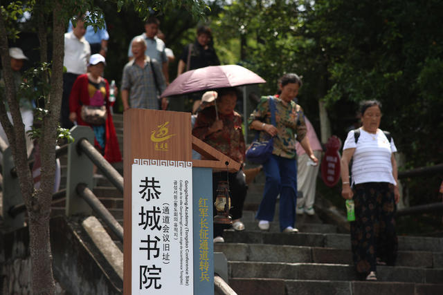 红色旅游、游客、革命历史、七一、旅游