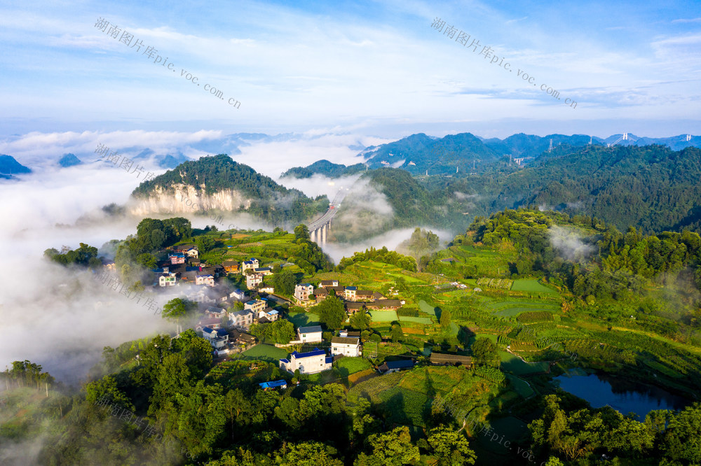 湘西  建筑  高速  公路  云雾  山川