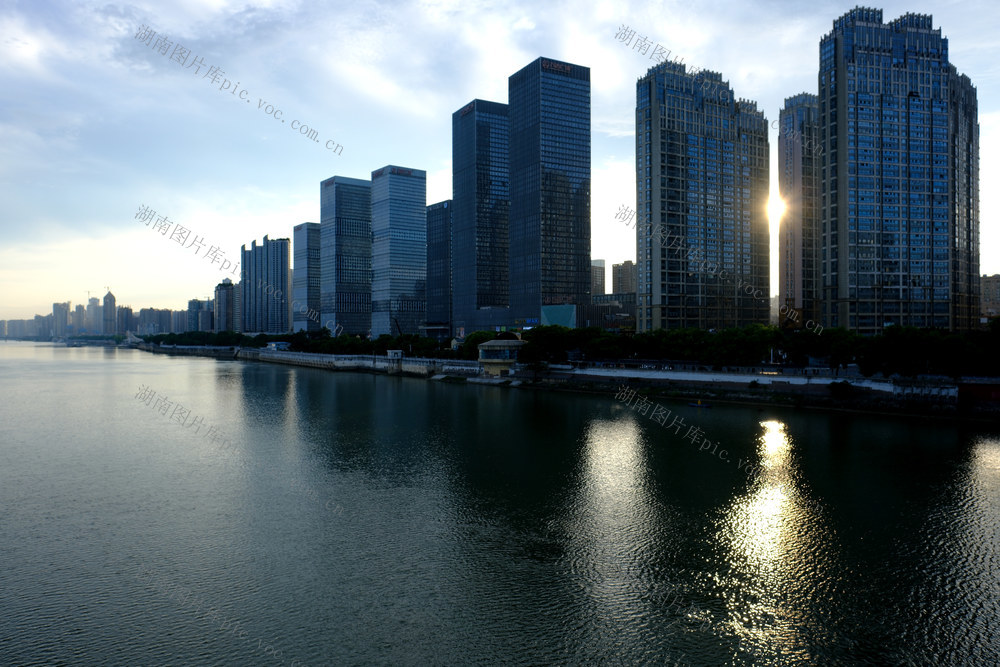 橘子洲大桥，湛蓝的天空