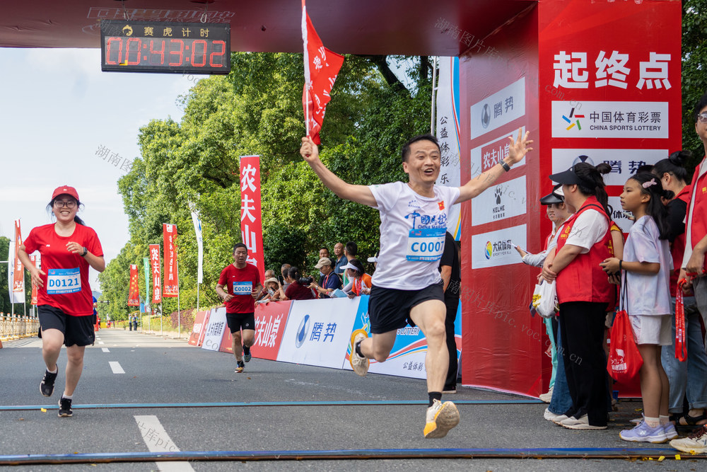 体育  赛事  文旅  运动   红色 