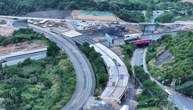 京港澳高速  郴州互通口  改建  现场  项目工地  施工  提速 