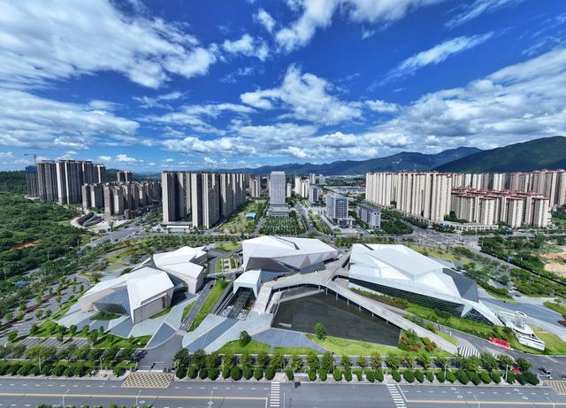 航拍  日新月异    郴州市  苏仙区  城东新区  蓝天白云 