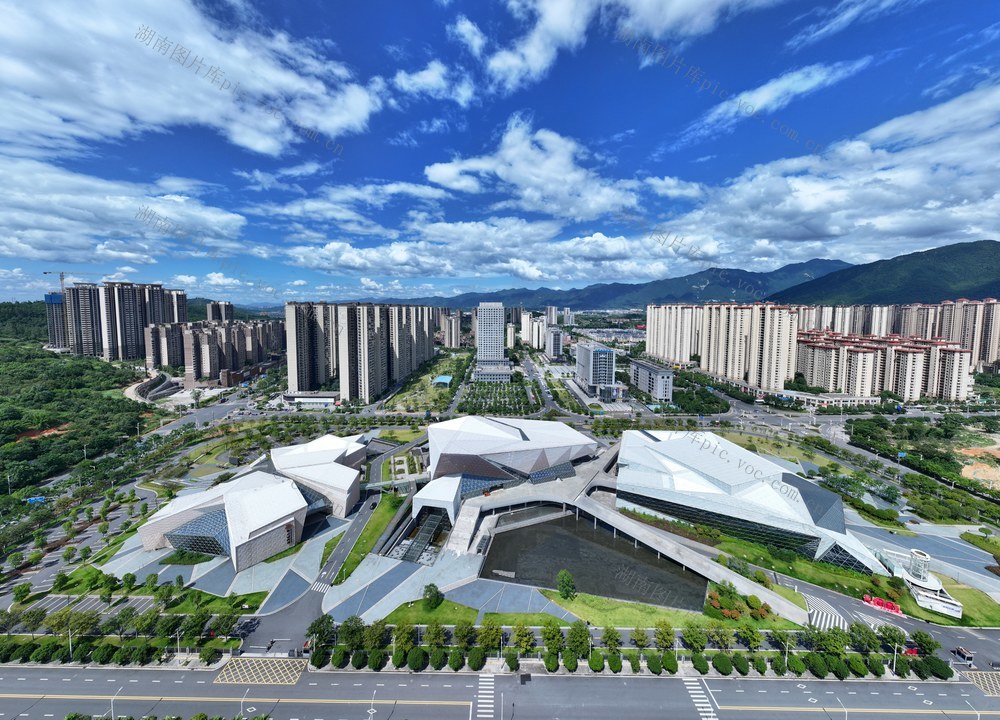 航拍  日新月异    郴州市  苏仙区  城东新区  蓝天白云 