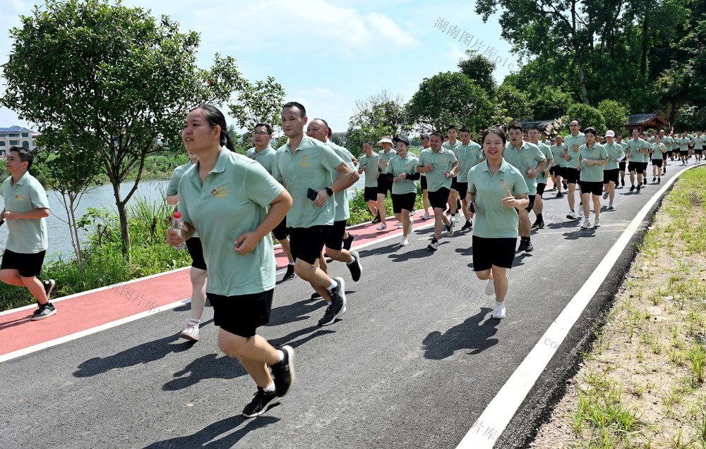庆七一 跑步 运动 全民健身 跑友 党员  健康跑