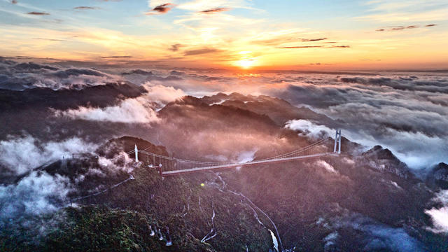 晨光 云雾 朝霞 山峰 大桥 美景
