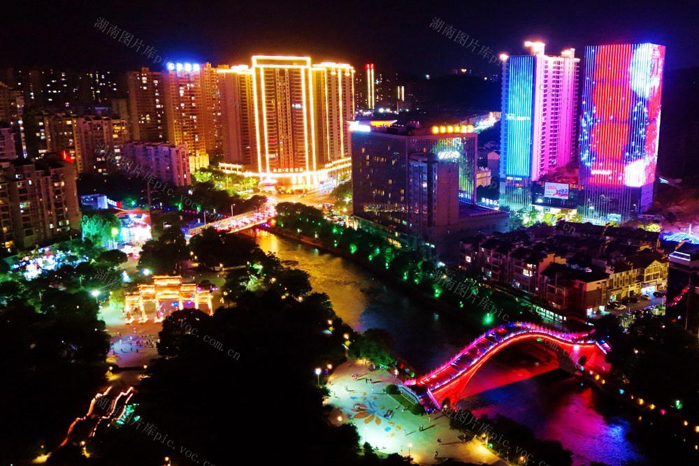 夏日 夜景  夜色 爱莲湖  纳凉