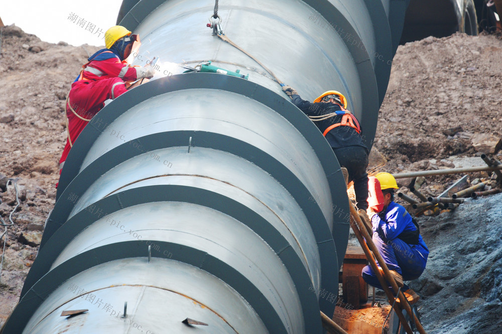 嘉禾：战高温 施工忙