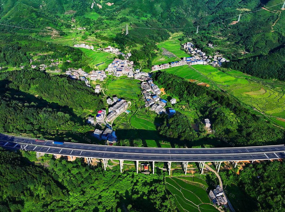 常宁 路畅 景美  画中行