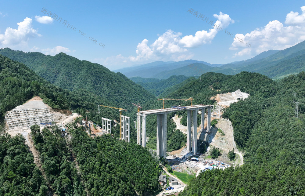 城龙高速 建设 全面 冲刺 水尾界大桥