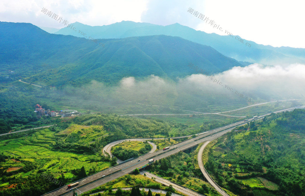 临武：交通路网   助力发展