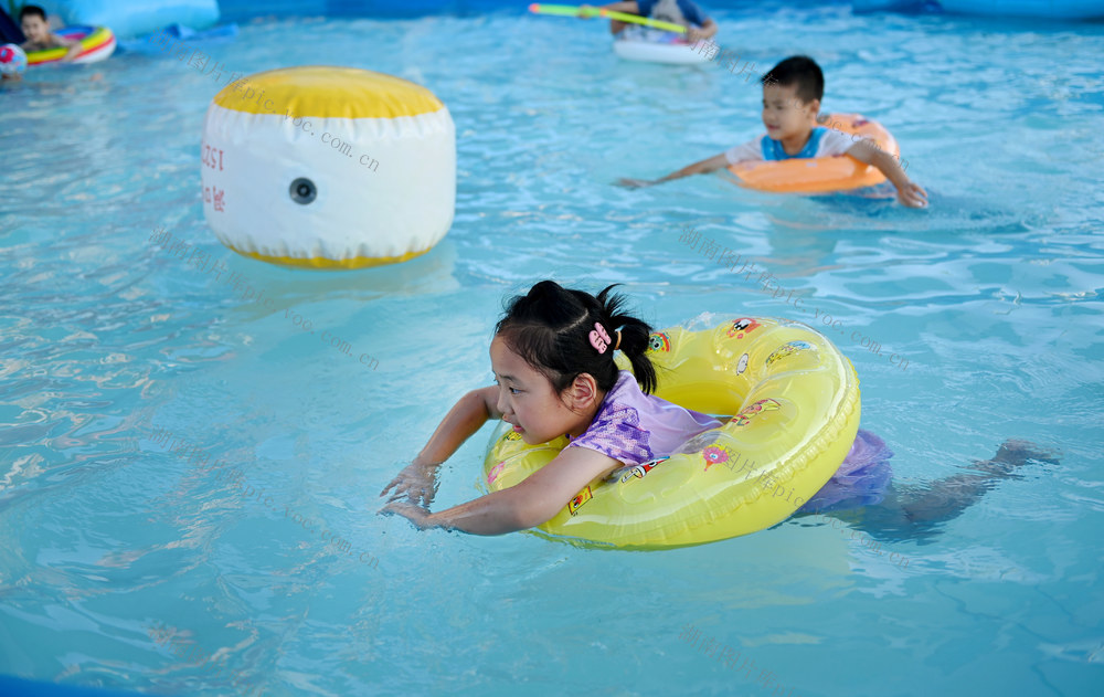 游泳 运动 体质 暑假 学生 游泳馆  体育 假期生活 水 技能 体验  防溺水