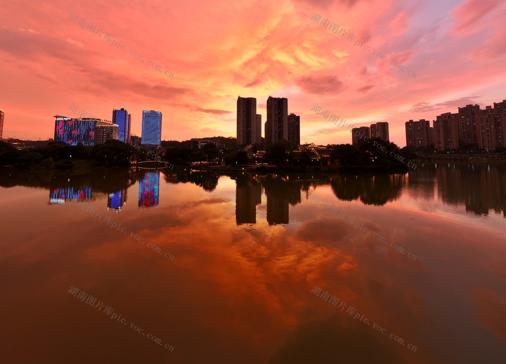 傍晚  湖南  郴州    天空  火烧云  苏仙区   爱莲湖  烈焰  彩霞  居民  拍照  