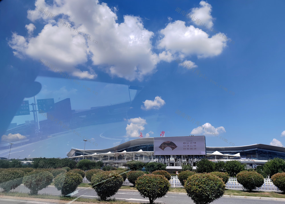 湖南长沙  蓝天白云  黄花机场 画