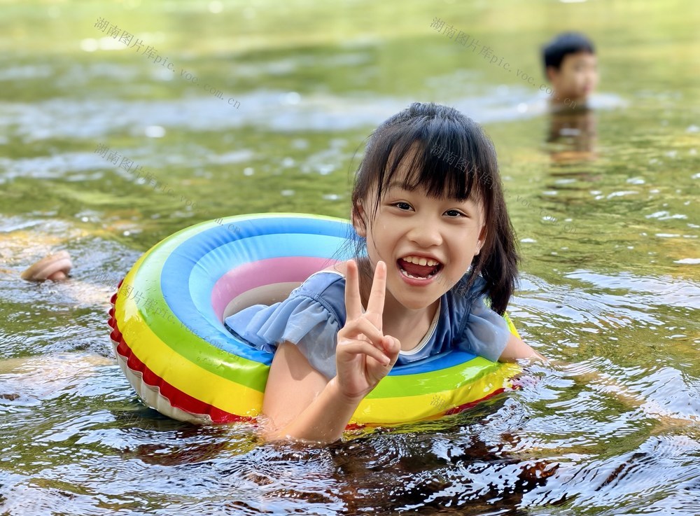 亲水消署   乐享清凉
