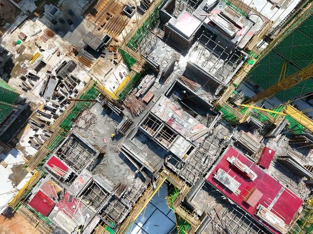 城市建设  高温  工人 房地产  建筑