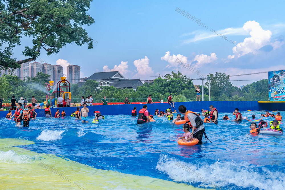 亲水 戏水  避暑