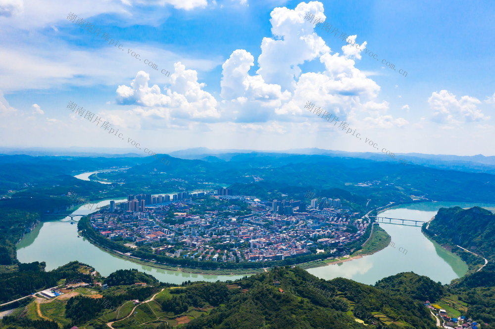 蓝天  白云  建筑  河流  泸溪 湘西