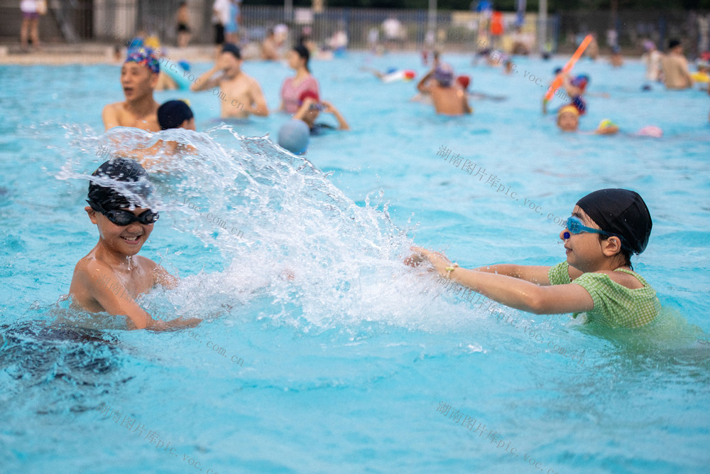 娄底 夏日 高温 戏水 纳凉