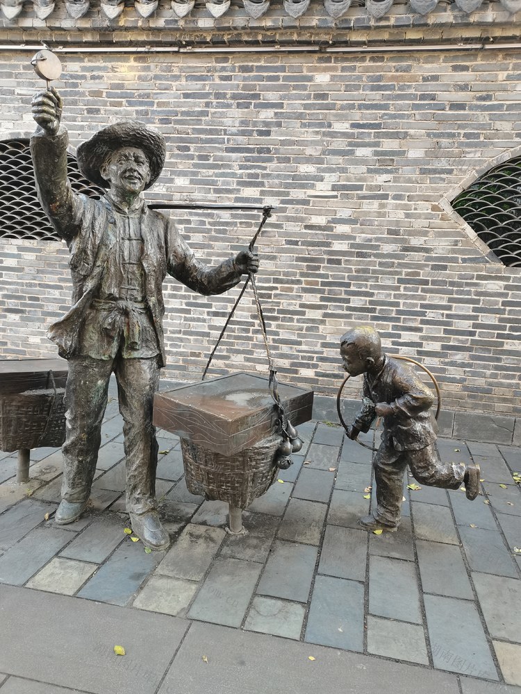 怀旧；雕像；常德河街