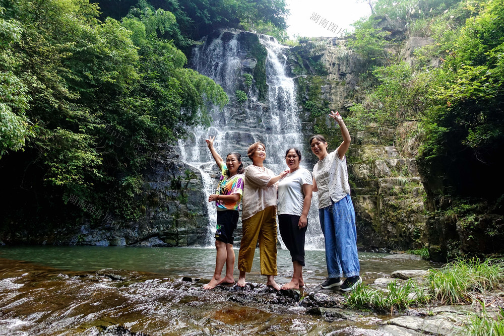 观瀑消暑乐