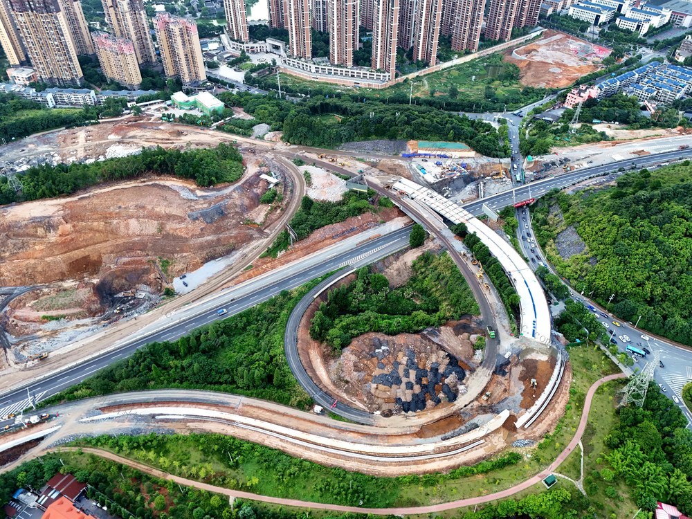 高速公路  交通建设  高温  酷暑  投资