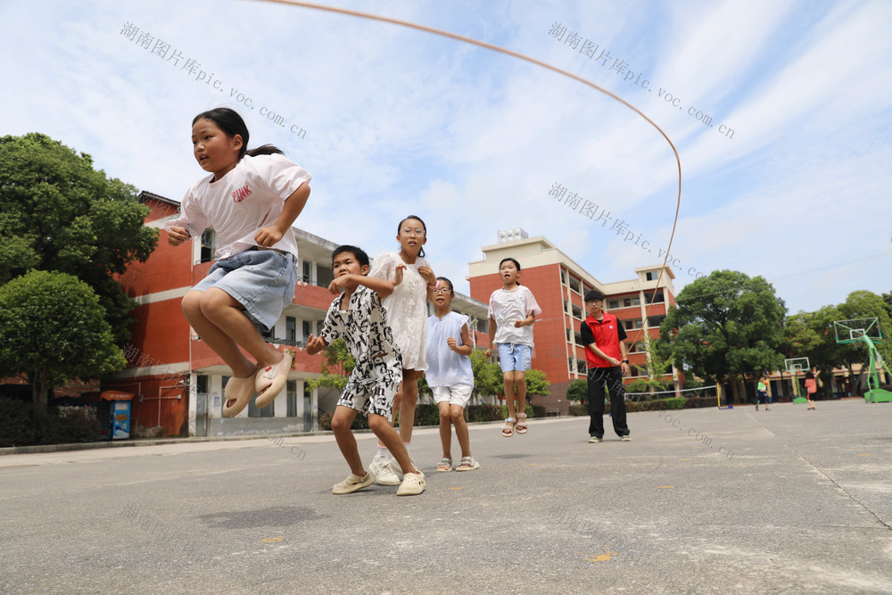 暑期 志愿 孩子