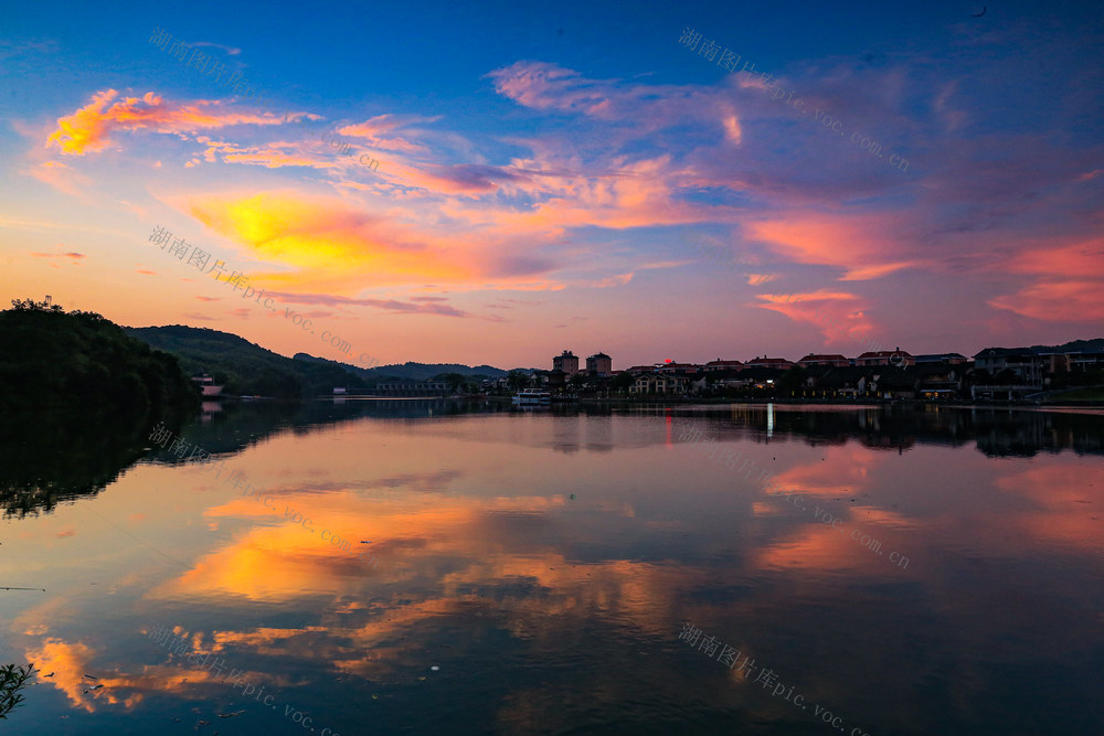 7月14日  傍晚  郴州市  苏仙区  飞天山旅游区  瓦窑坪   翠江  绚丽晚霞  