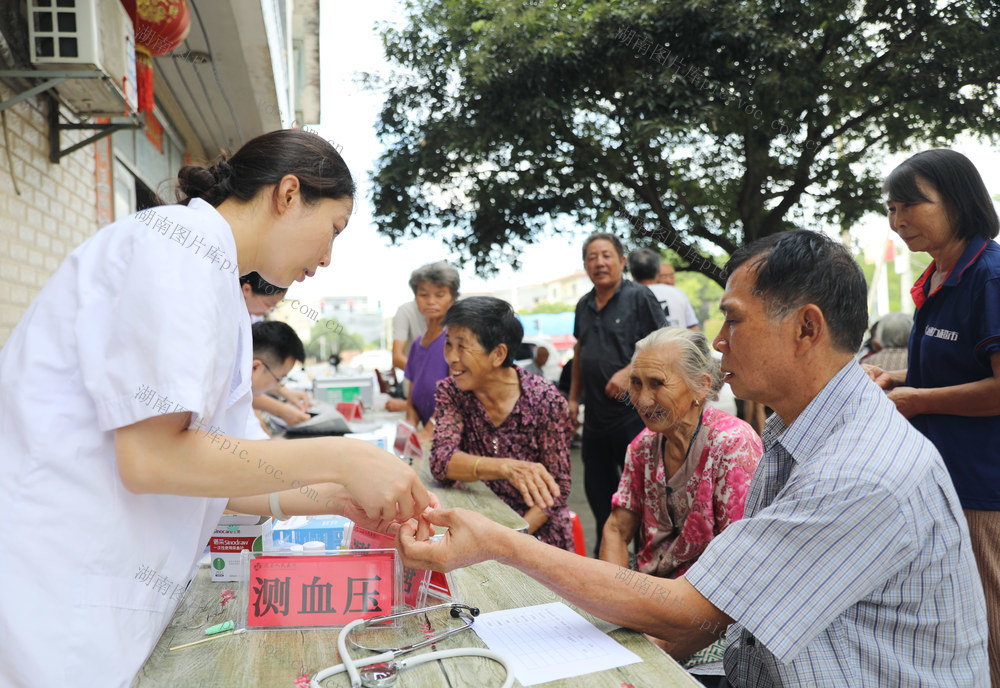 进村 义诊