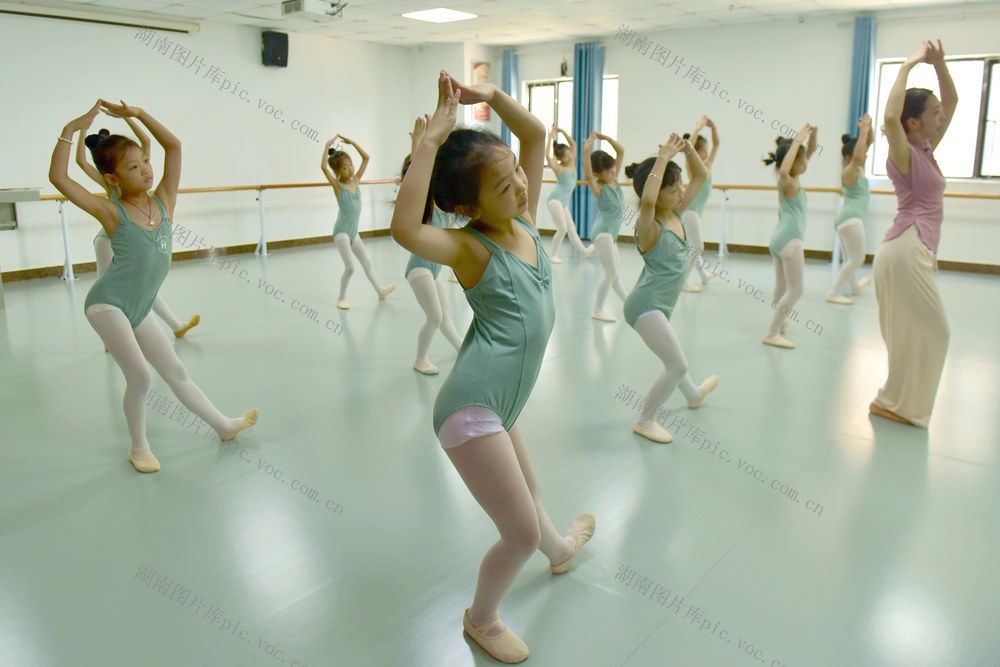 暑假  舞蹈  青少年  假日  高温