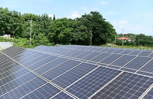 光伏板 绿色 新能源 发电 节能降耗 产业 县域经济 光伏发电 绿色发展 农村