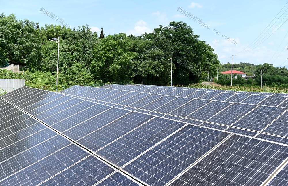 光伏板 绿色 新能源 发电 节能降耗 产业 县域经济 光伏发电 绿色发展 农村