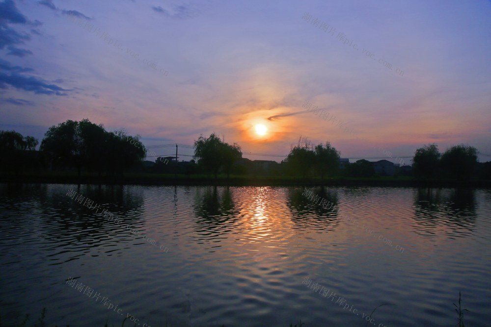 清晨 乡村美  村民忙碌