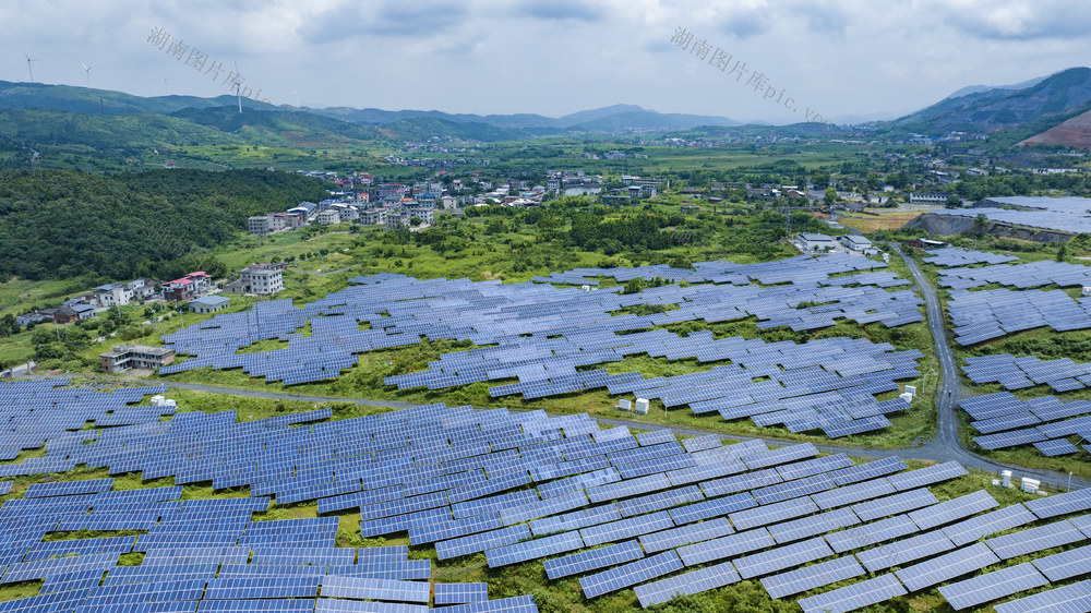 航拍  湖南  郴州市  桂阳县 
 荷叶镇  太清矿区  荒山   光伏  太阳能  农牧  企业  金山银山 