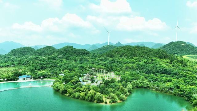   城市“绿肺”美如画