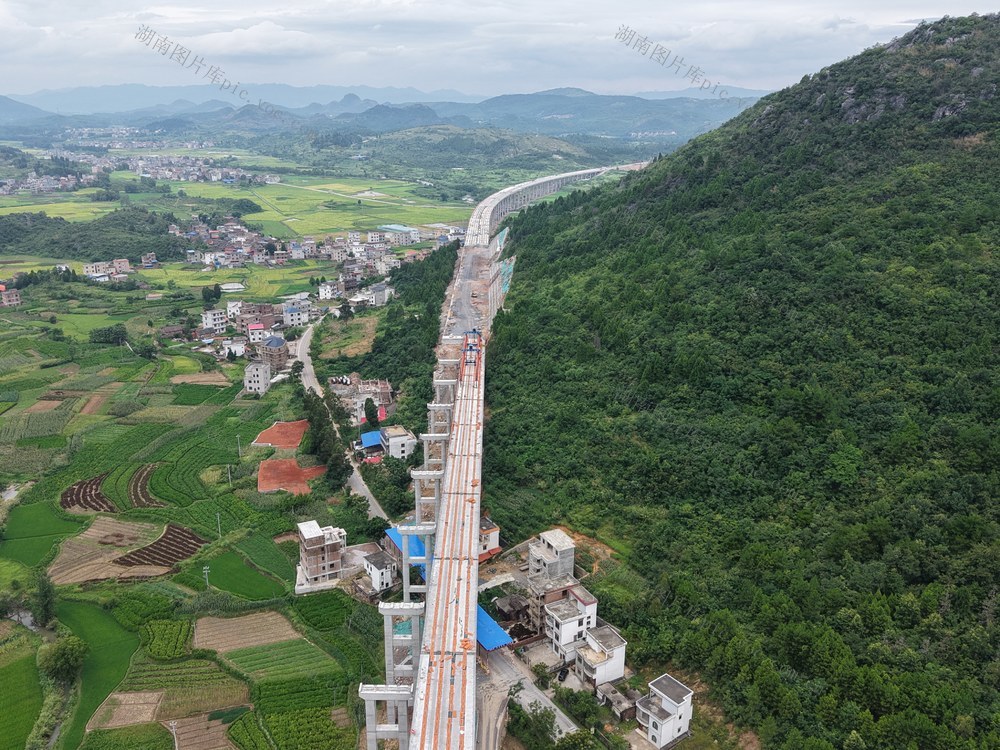 桂新高速公路宁远县鲤溪镇段