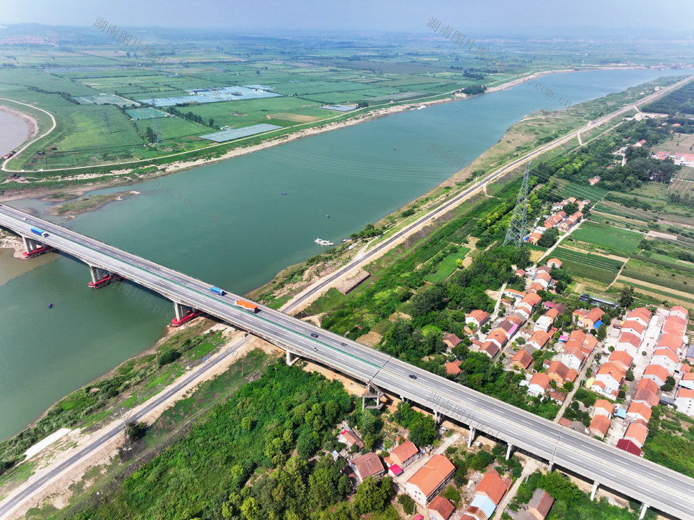 洞庭湖 重点堤垸  堤防加固  沥青堤面  景观大道
