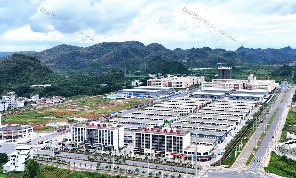  筑巢引凤 产业集聚